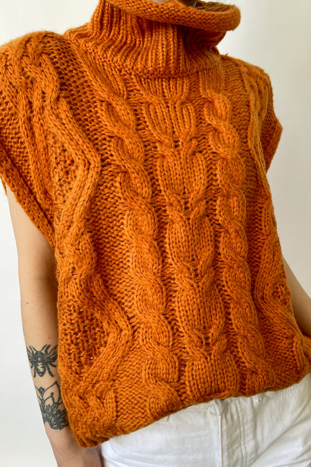 Turtleneck Cable Knit Sweater Vest – DESSIN STUDIO